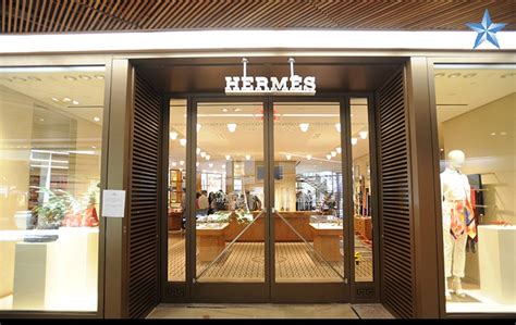 hermes stores in honolulu.